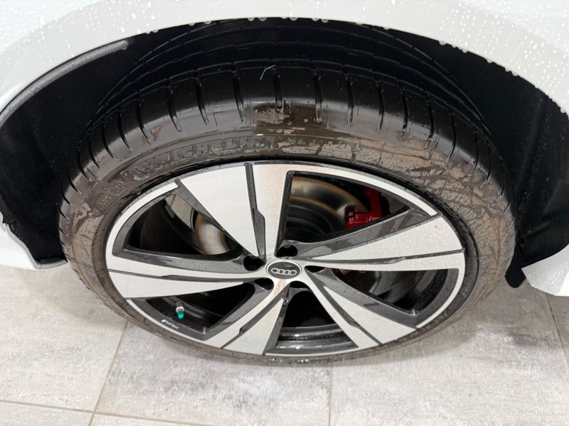 Audi SQ5 Vehicle Image 3