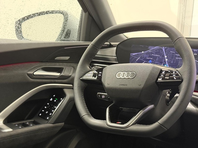 Audi SQ5 Vehicle Image 9