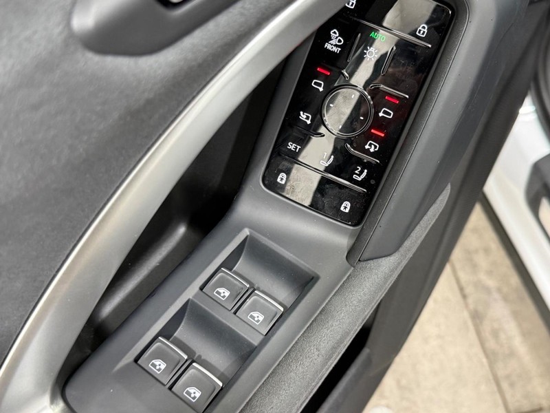 Audi SQ5 Vehicle Image 14