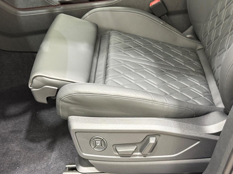 Audi SQ5 Vehicle Image 15