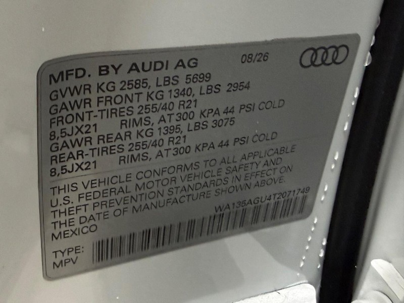 Audi SQ5 Vehicle Image 16