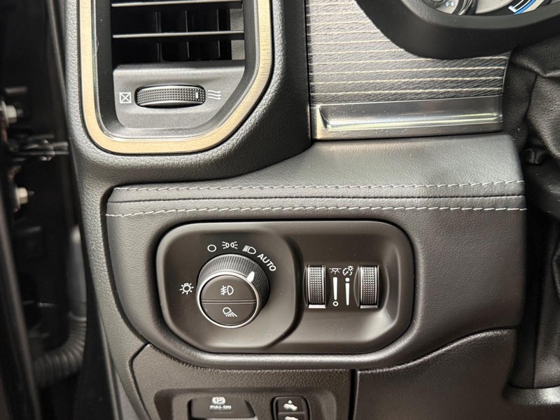 Ram 1500 Vehicle Image 14