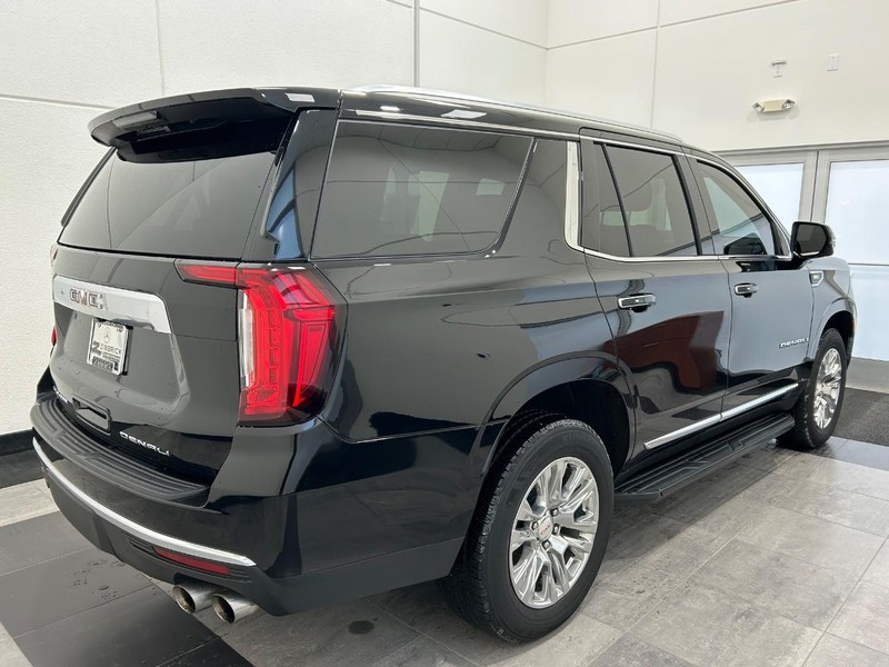 GMC Yukon Vehicle Full-screen Gallery Image 2