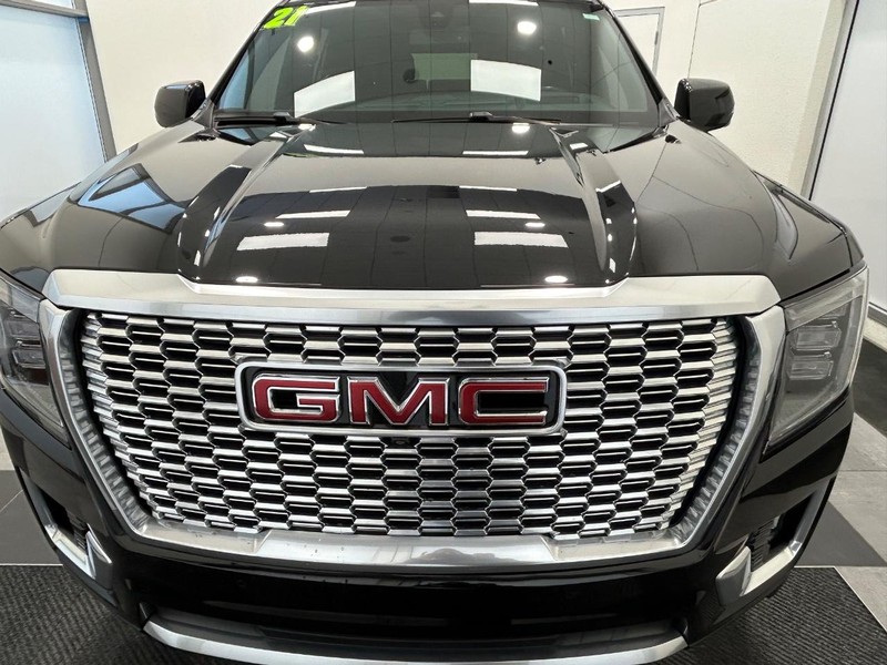 GMC Yukon Vehicle Full-screen Gallery Image 10