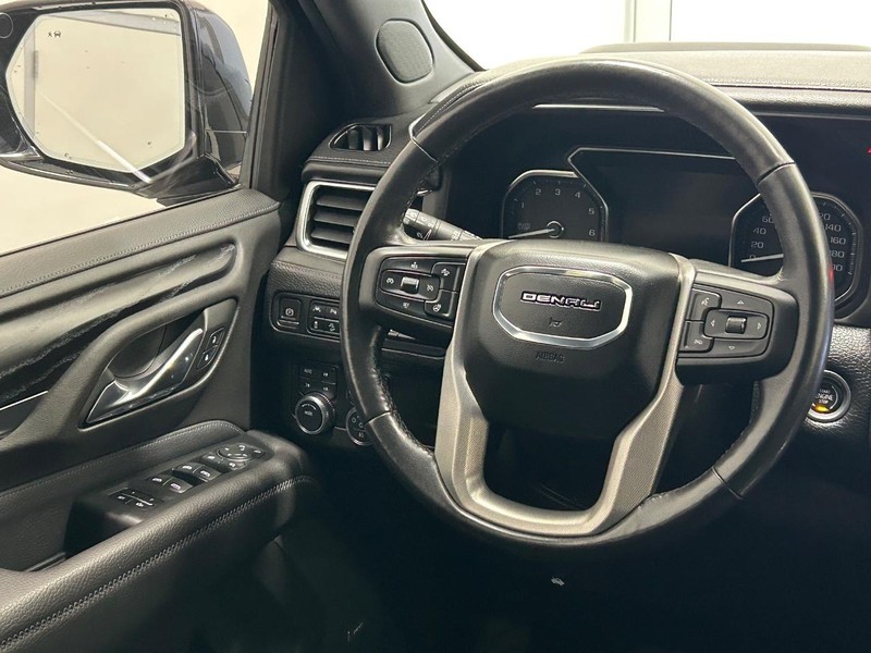 GMC Yukon Vehicle Full-screen Gallery Image 11