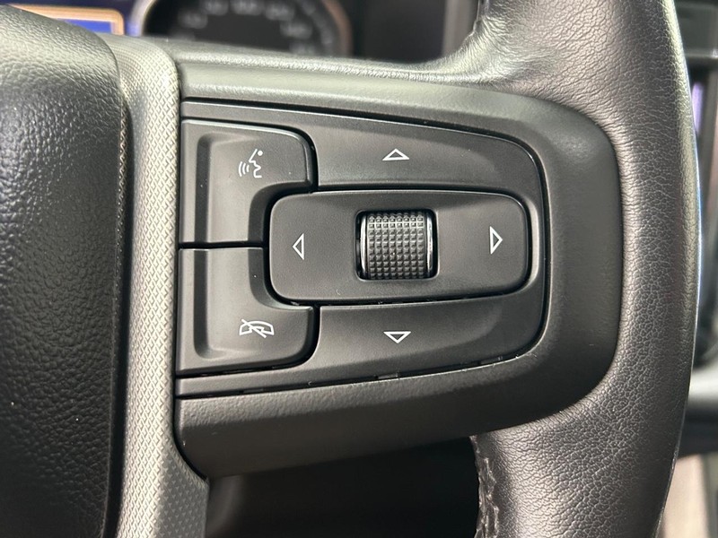 GMC Yukon Vehicle Full-screen Gallery Image 17