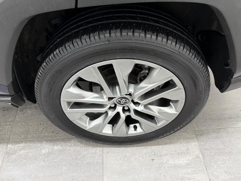 Toyota RAV4 Vehicle Full-screen Gallery Image 06