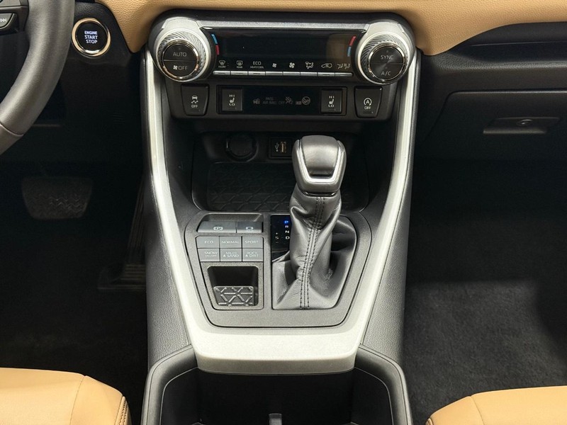 Toyota RAV4 Vehicle Full-screen Gallery Image 12