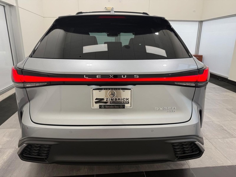 Lexus RX Vehicle Full-screen Gallery Image 3