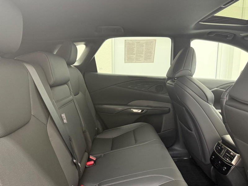 Lexus RX Vehicle Full-screen Gallery Image 8