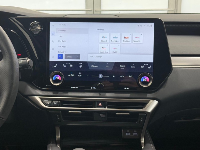 Lexus RX Vehicle Full-screen Gallery Image 10