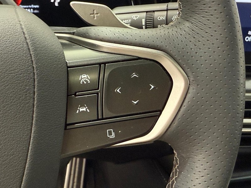 Lexus RX Vehicle Full-screen Gallery Image 16