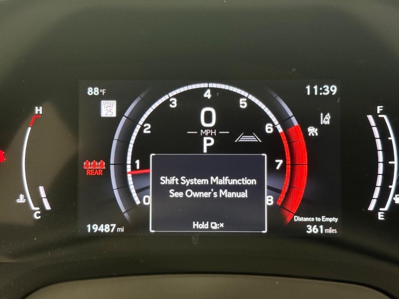 Lexus RX Vehicle Full-screen Gallery Image 17