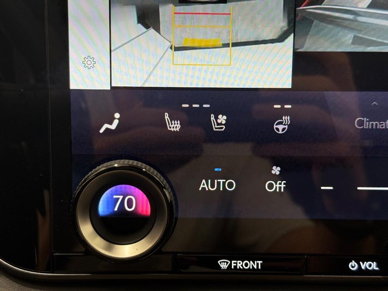 Lexus RX Vehicle Full-screen Gallery Image 19