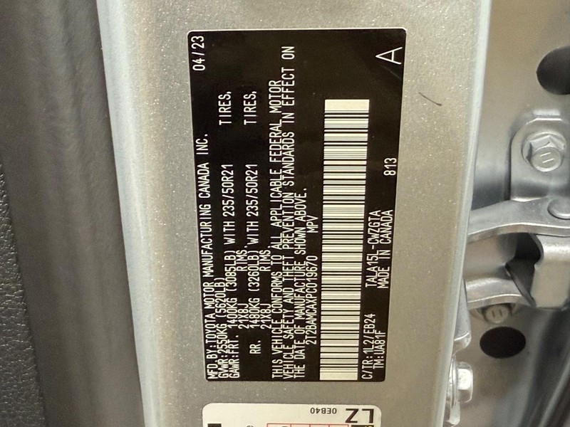 Lexus RX Vehicle Full-screen Gallery Image 22