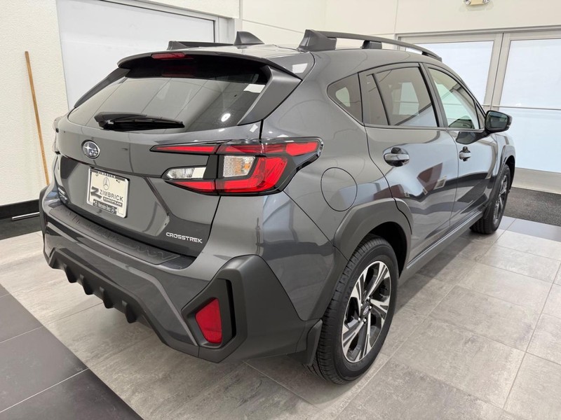 Subaru Crosstrek Vehicle Full-screen Gallery Image 2