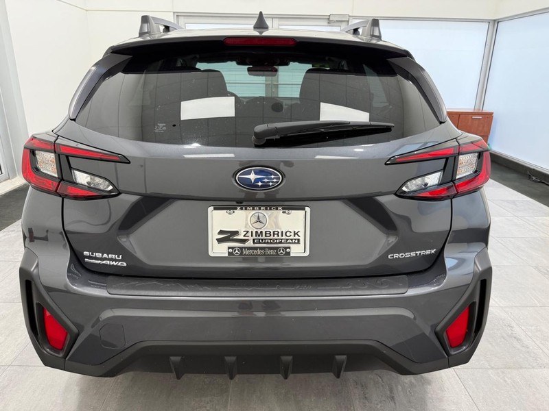 Subaru Crosstrek Vehicle Full-screen Gallery Image 3