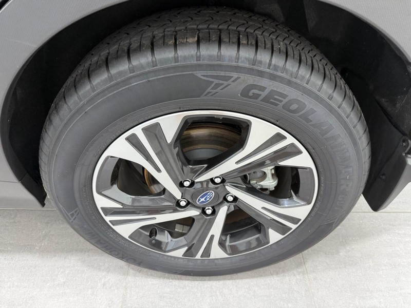 Subaru Crosstrek Vehicle Full-screen Gallery Image 6