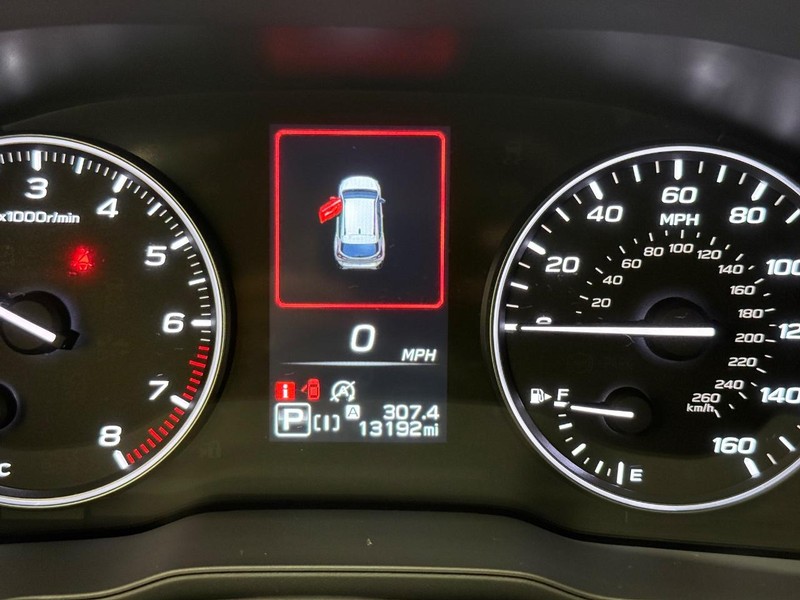 Subaru Crosstrek Vehicle Full-screen Gallery Image 17