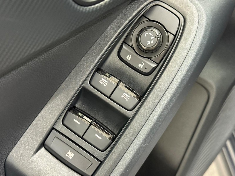 Subaru Crosstrek Vehicle Full-screen Gallery Image 20