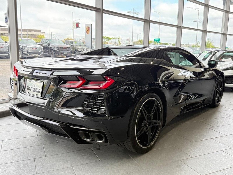 Chevrolet Corvette Vehicle Full-screen Gallery Image 2