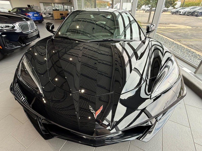 Chevrolet Corvette Vehicle Full-screen Gallery Image 7