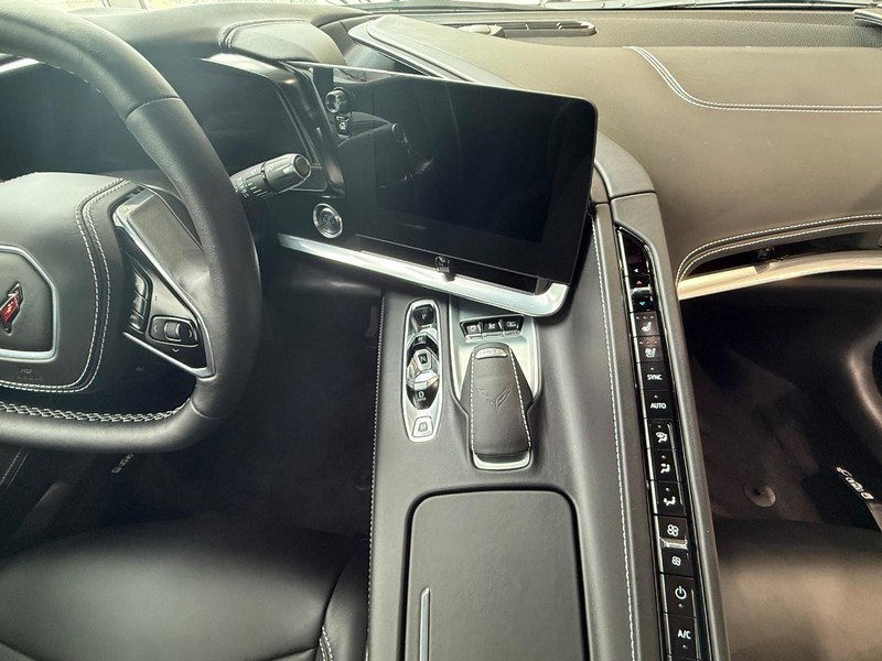 Chevrolet Corvette Vehicle Full-screen Gallery Image 9