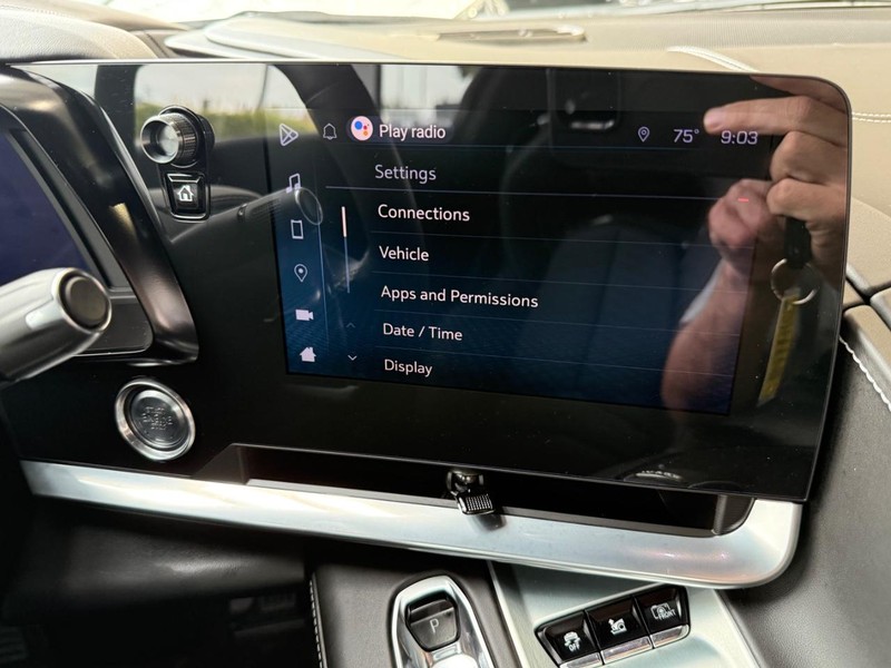 Chevrolet Corvette Vehicle Full-screen Gallery Image 10