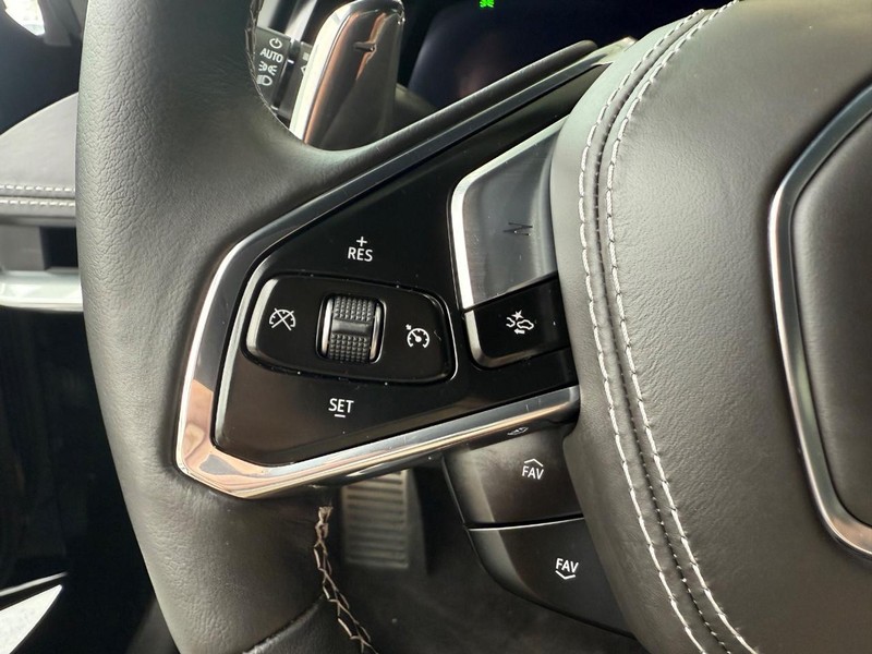 Chevrolet Corvette Vehicle Full-screen Gallery Image 14