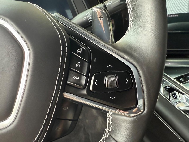 Chevrolet Corvette Vehicle Full-screen Gallery Image 15