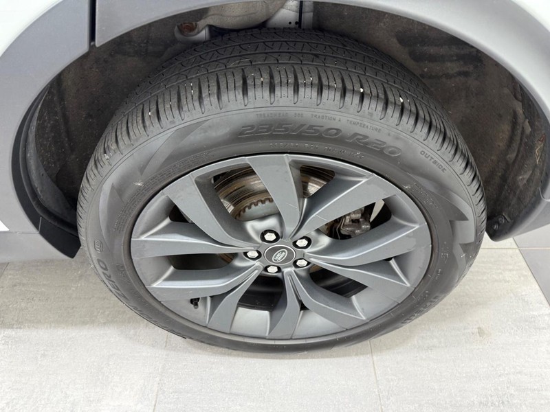 Land Rover Discovery Sport Vehicle Full-screen Gallery Image 5