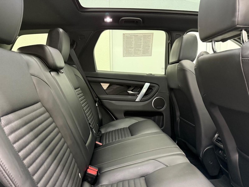 Land Rover Discovery Sport Vehicle Full-screen Gallery Image 8