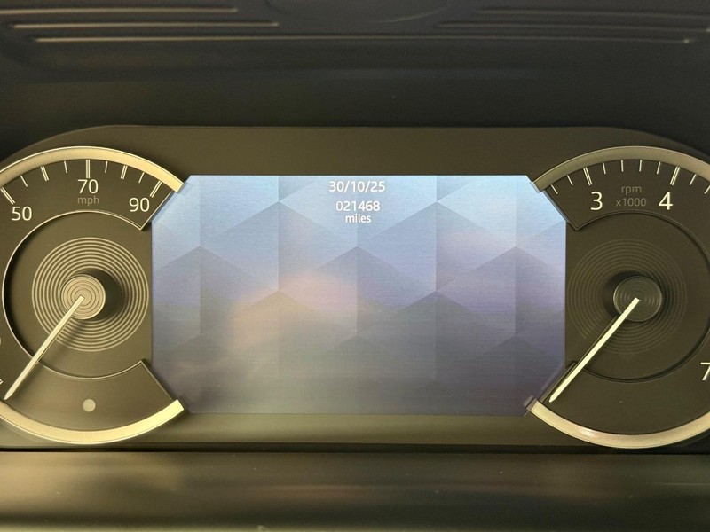 Land Rover Discovery Sport Vehicle Full-screen Gallery Image 17