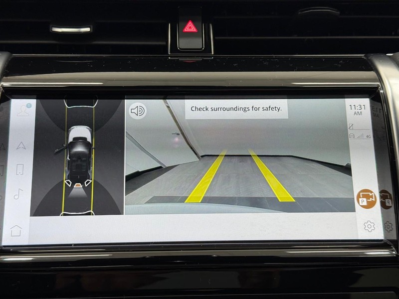 Land Rover Discovery Sport Vehicle Full-screen Gallery Image 18