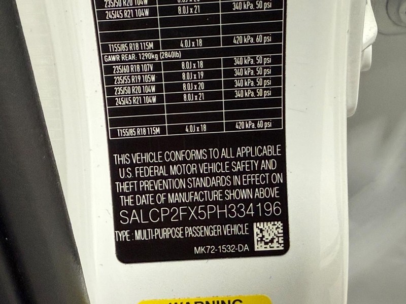 Land Rover Discovery Sport Vehicle Full-screen Gallery Image 22