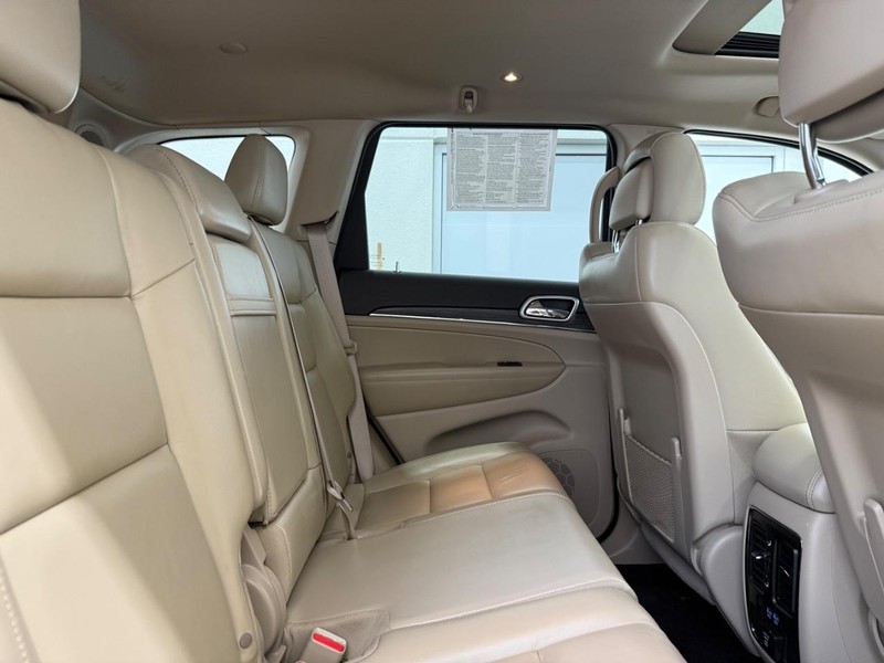 Jeep Grand Cherokee Vehicle Full-screen Gallery Image 8