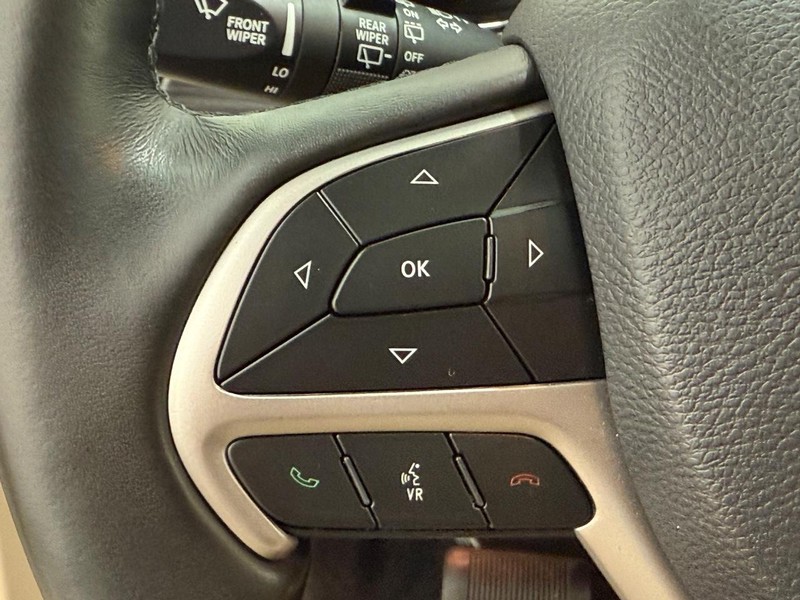 Jeep Grand Cherokee Vehicle Full-screen Gallery Image 14