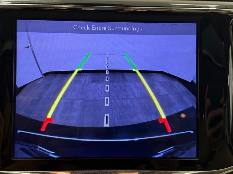 Jeep Grand Cherokee Vehicle Full-screen Gallery Image 17