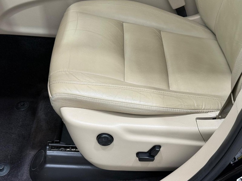 Jeep Grand Cherokee Vehicle Full-screen Gallery Image 20