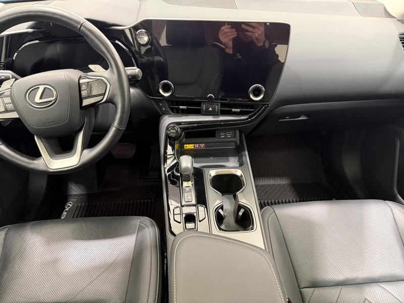 Lexus NX Vehicle Full-screen Gallery Image 9