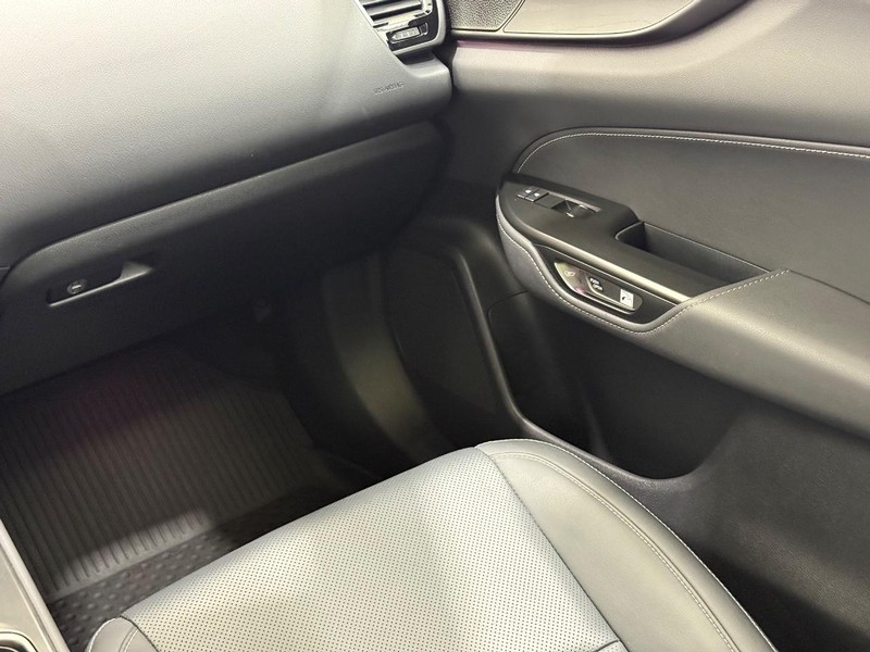 Lexus NX Vehicle Full-screen Gallery Image 12