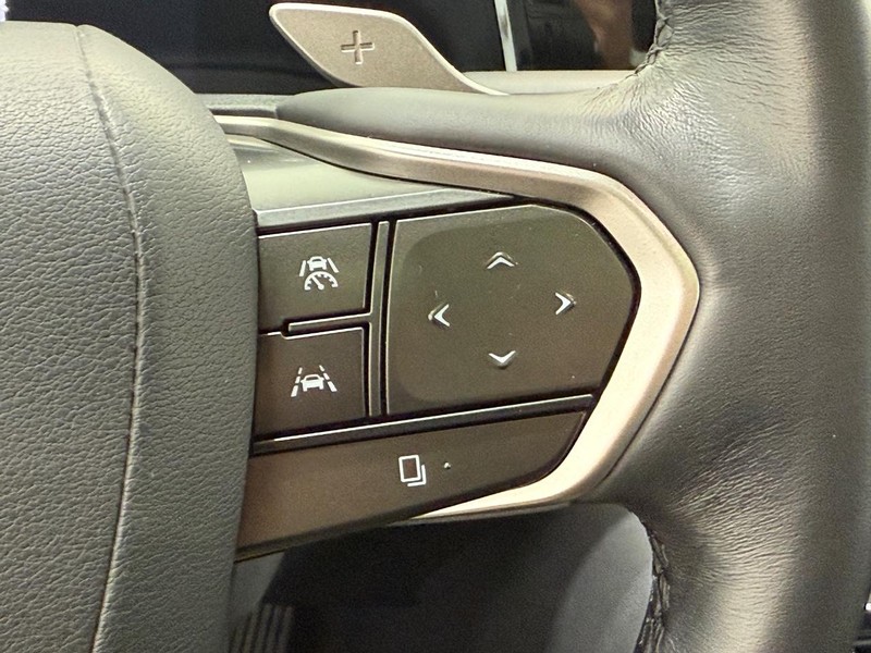 Lexus NX Vehicle Full-screen Gallery Image 16