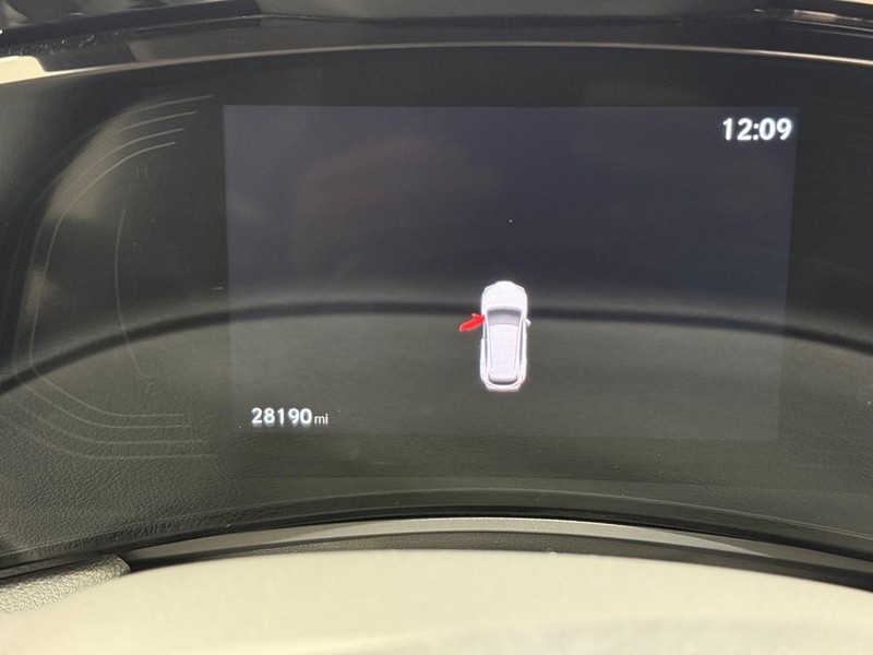 Lexus NX Vehicle Full-screen Gallery Image 17