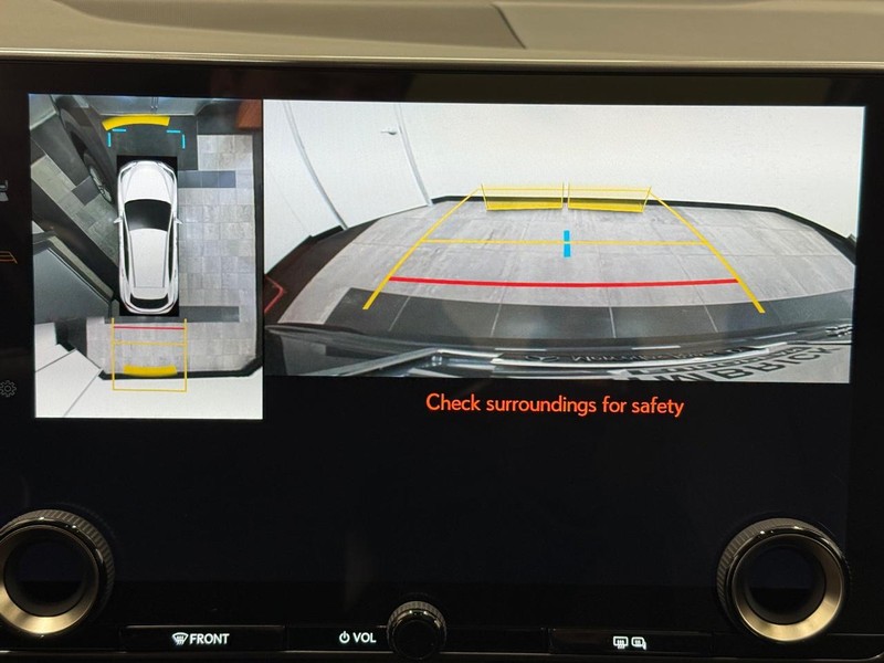 Lexus NX Vehicle Full-screen Gallery Image 18