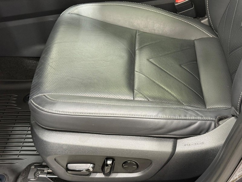 Lexus NX Vehicle Full-screen Gallery Image 20