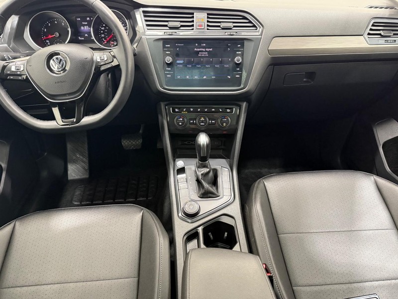 Volkswagen Tiguan Vehicle Full-screen Gallery Image 9