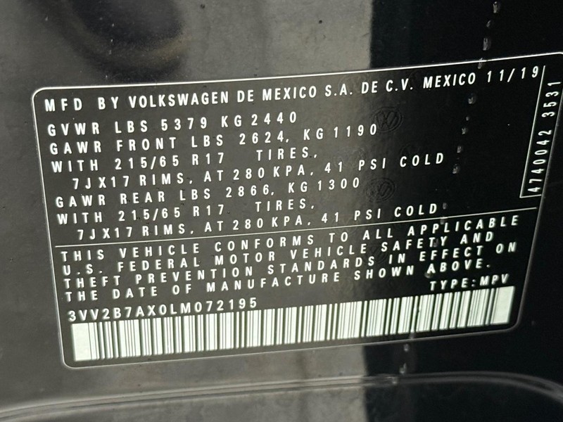 Volkswagen Tiguan Vehicle Full-screen Gallery Image 21