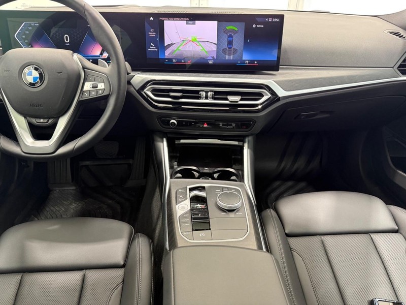 BMW 3 Series Vehicle Full-screen Gallery Image 9