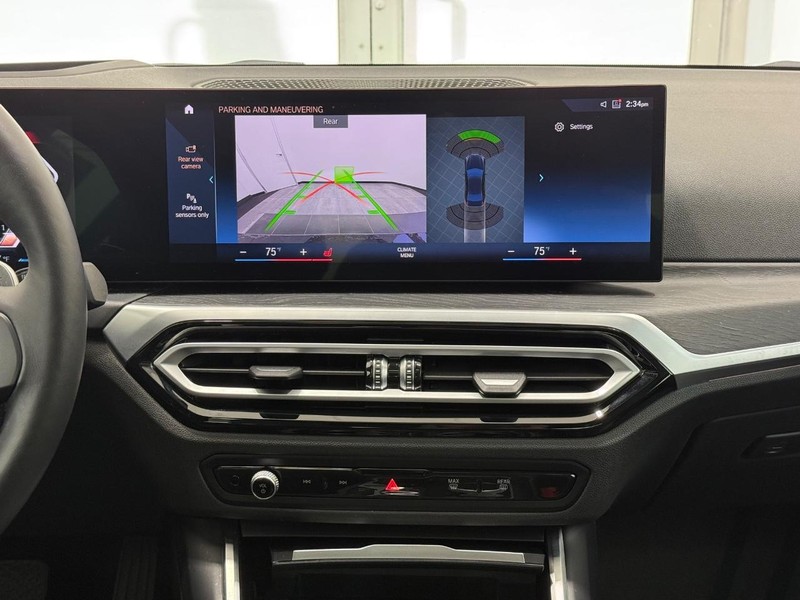 BMW 3 Series Vehicle Full-screen Gallery Image 10