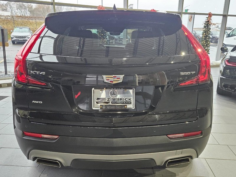 Cadillac XT4 Vehicle Full-screen Gallery Image 3